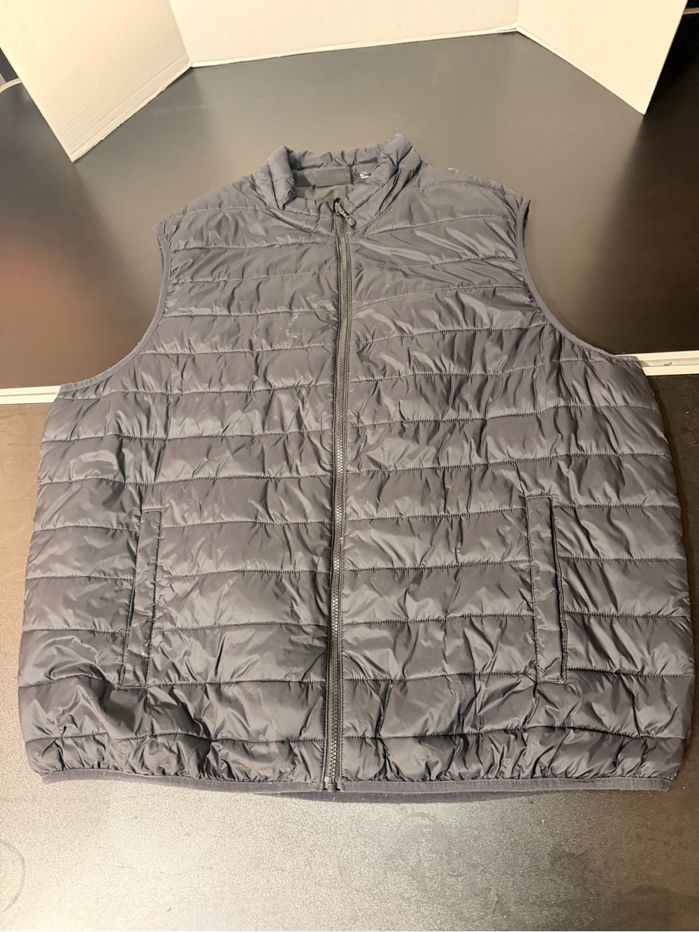 Men’s Swiss tech puffer vest